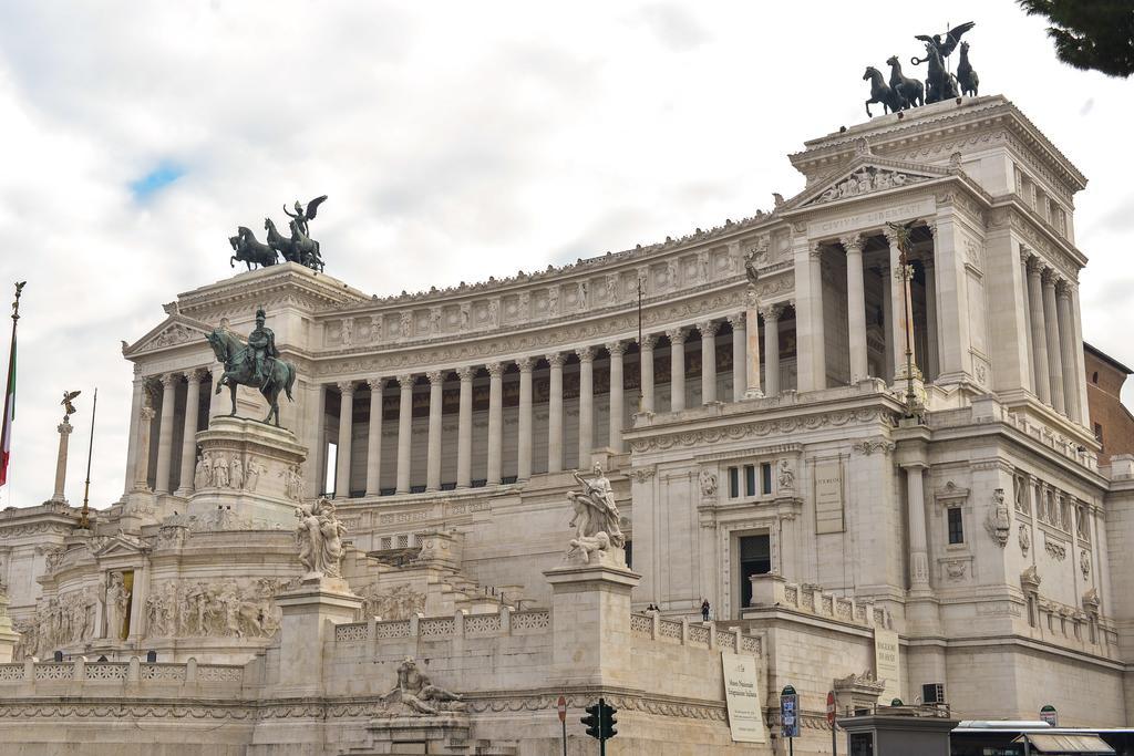 Cs Piazza Venezia Apartment Рим Екстериор снимка